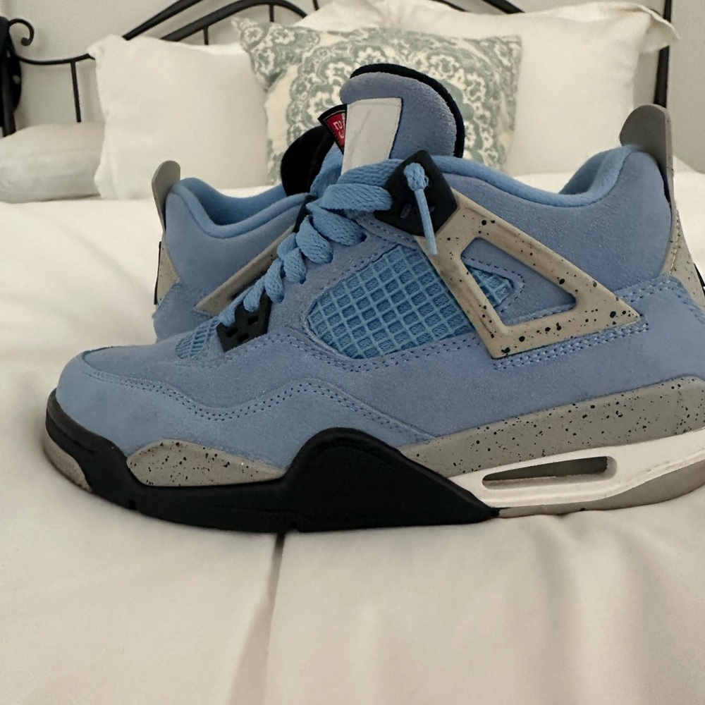Jordan 4 Sneakers UNC Blue